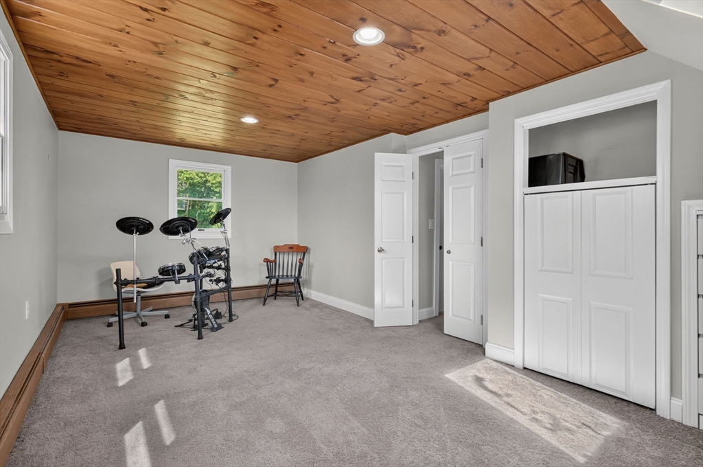 19 Majocka Dr, Westport, MA Photo #12