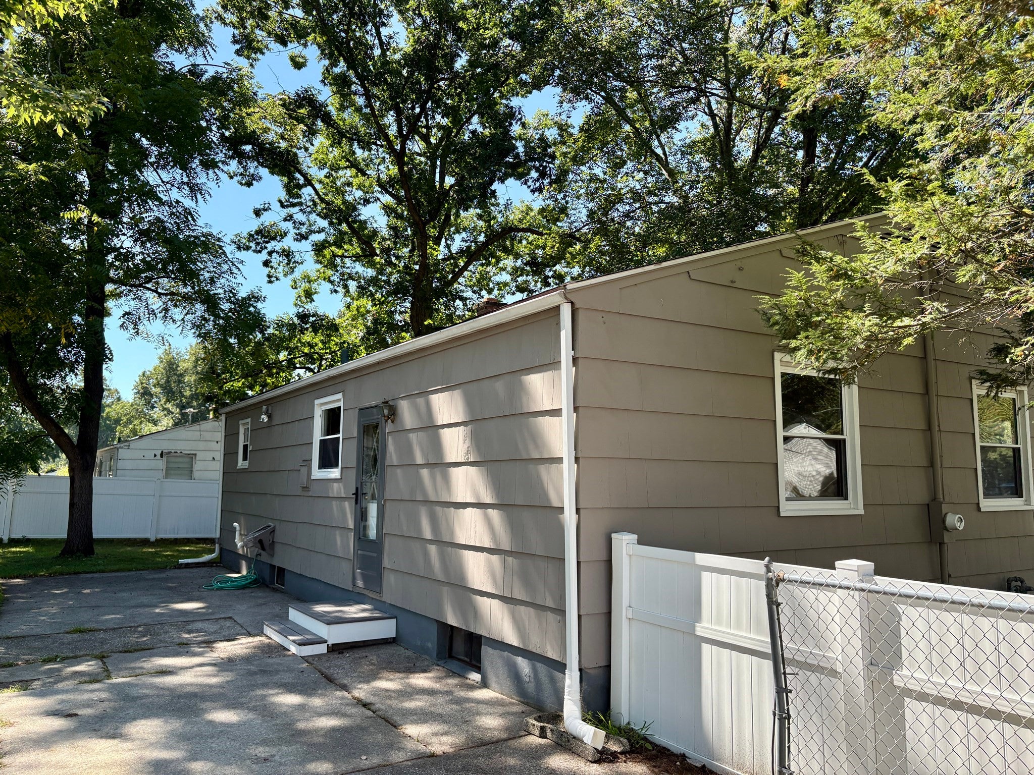 85 Talmadge Dr, Springfield, MA Photo #4