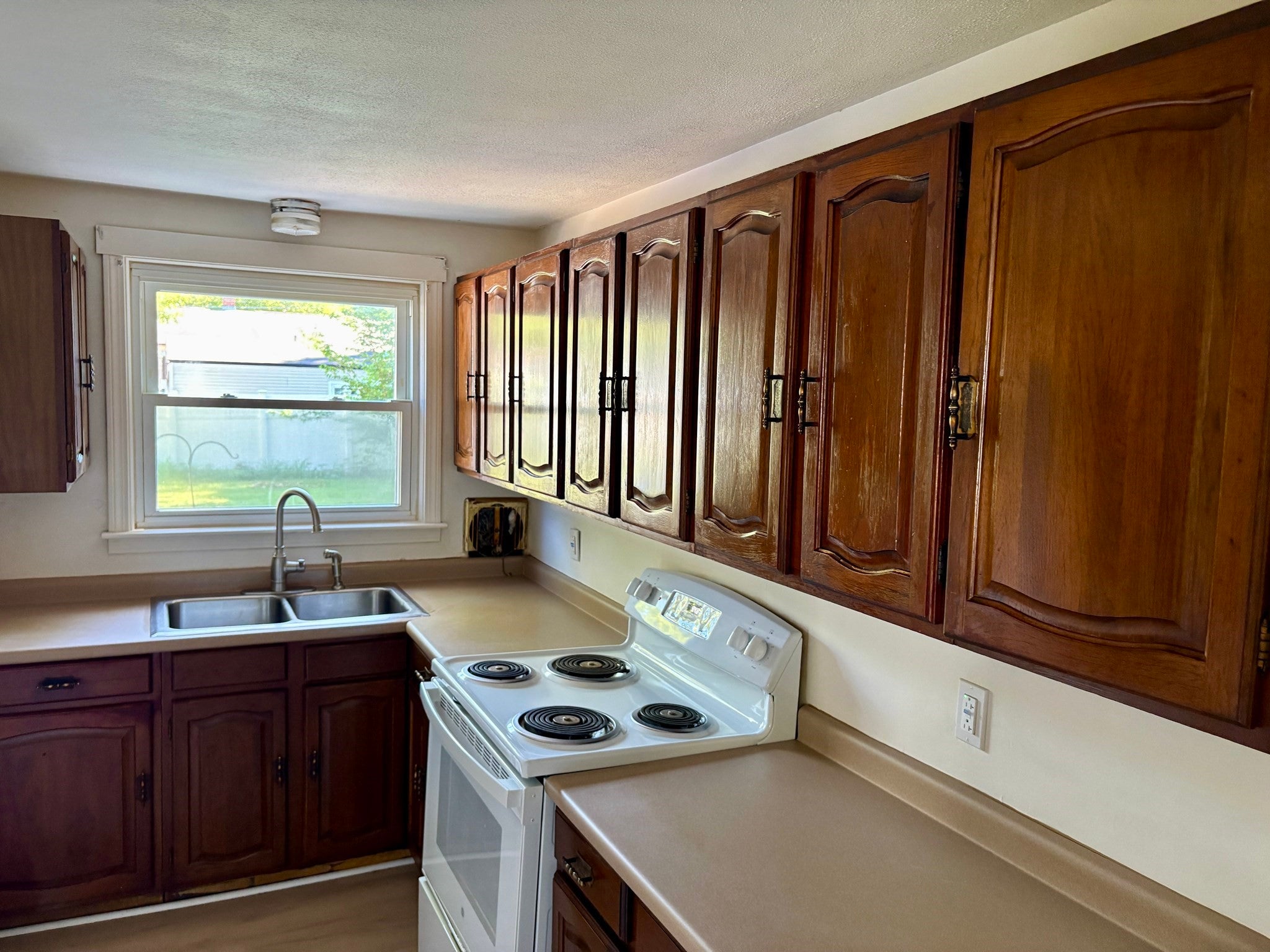 85 Talmadge Dr, Springfield, MA Photo #9