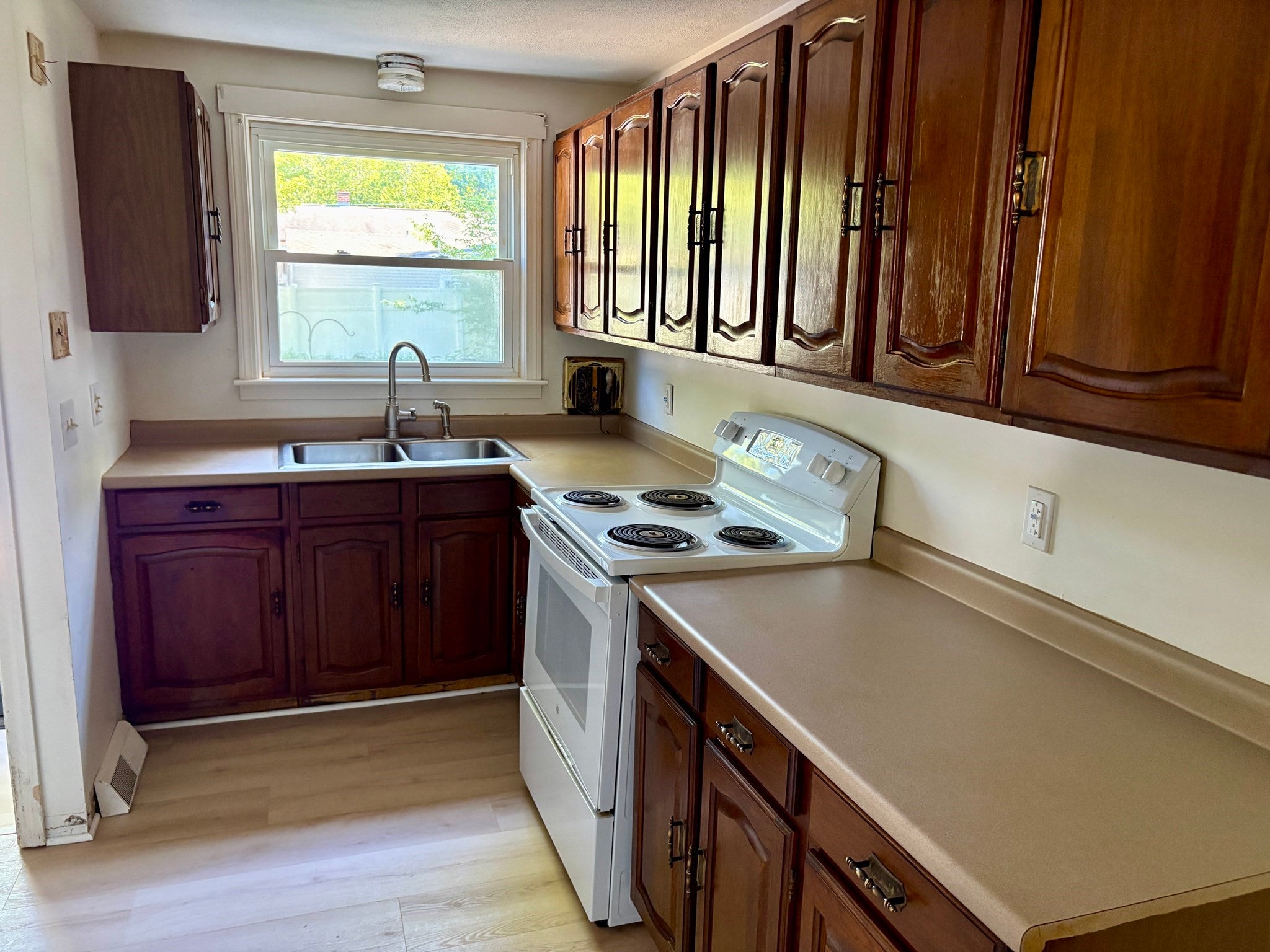 85 Talmadge Dr, Springfield, MA Photo #10
