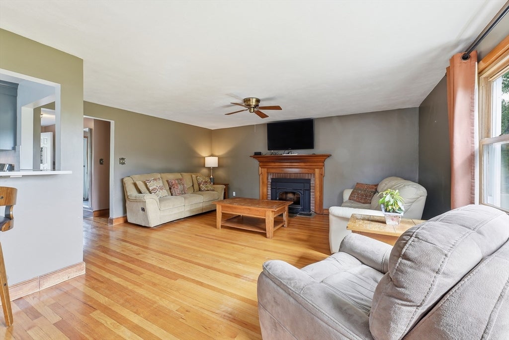 421 Holyoke St