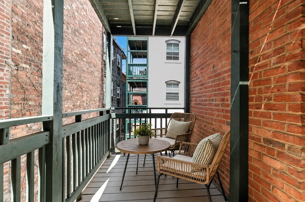 35 Lee St 11