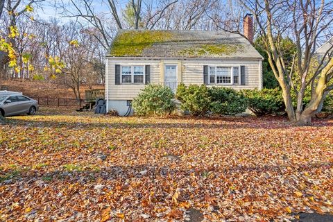 Photo of 15 Crescent Rd, Woburn, MA 01801 (MLS # 73460096)