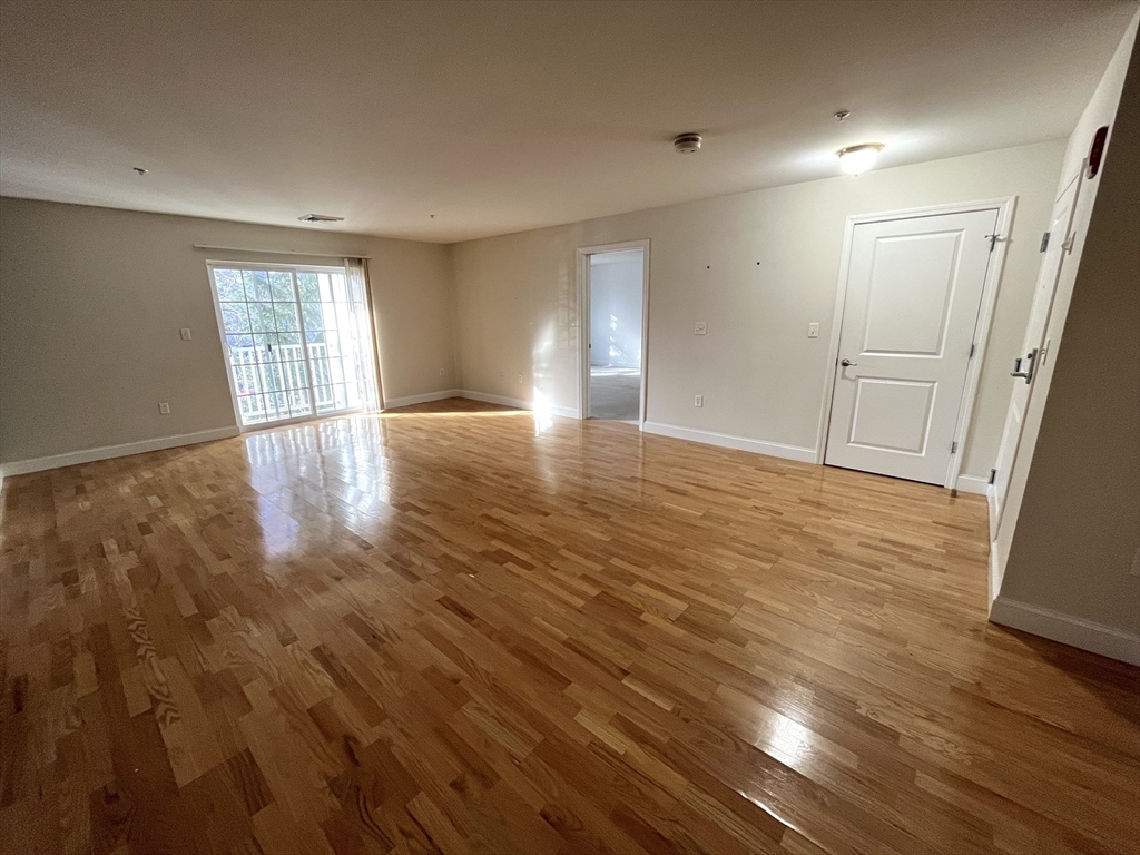 320 Rindge Ave 204