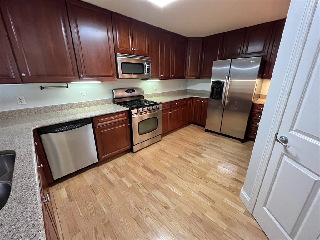 320 Rindge Ave 204