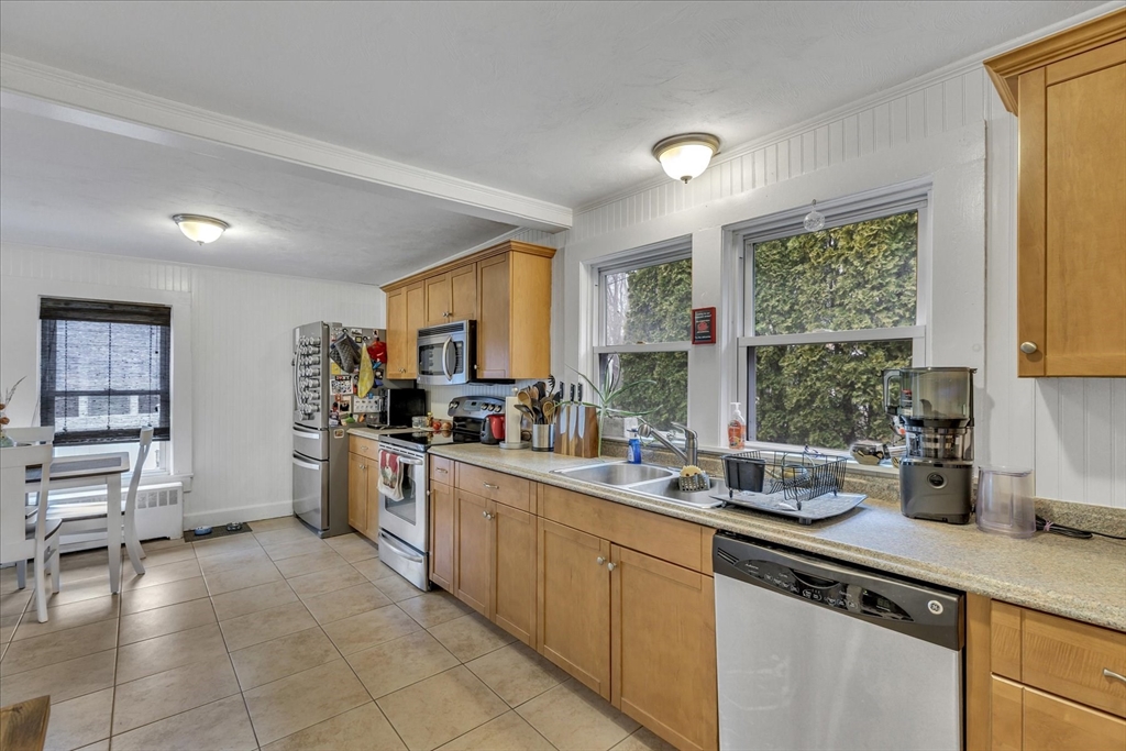 33 Oakwood Ave