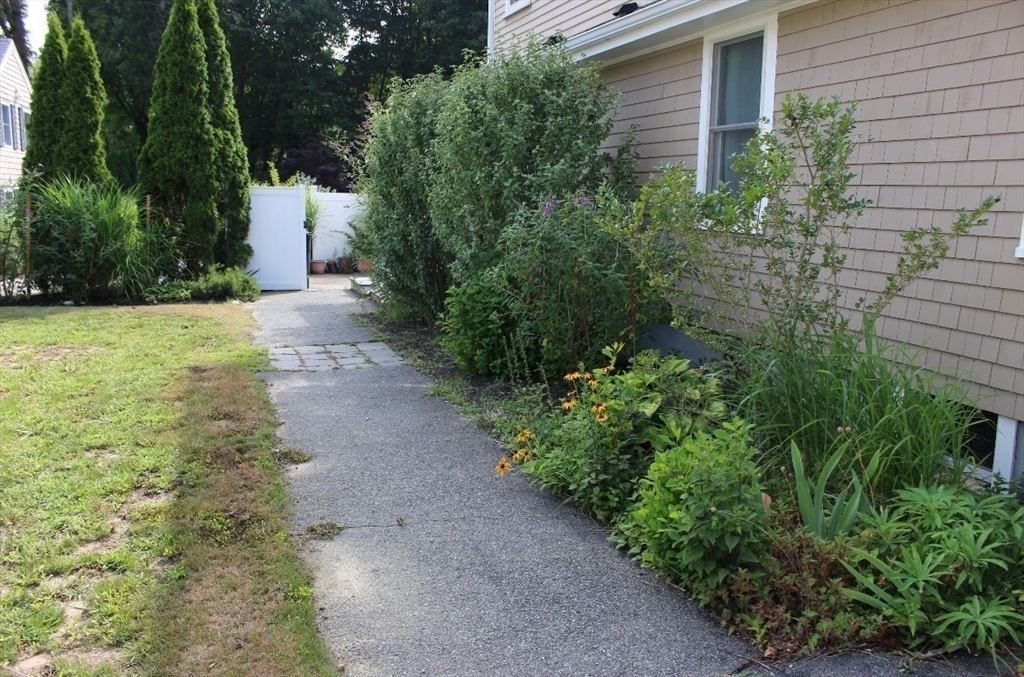33 Oakwood Ave
