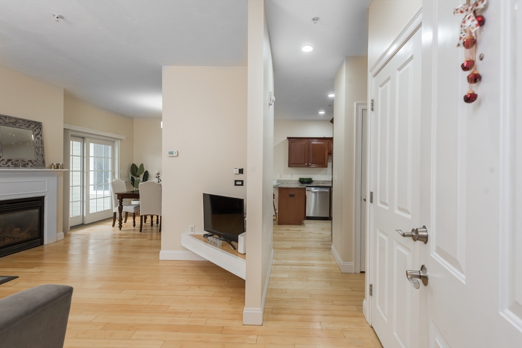 32 Rockway Ave 3C