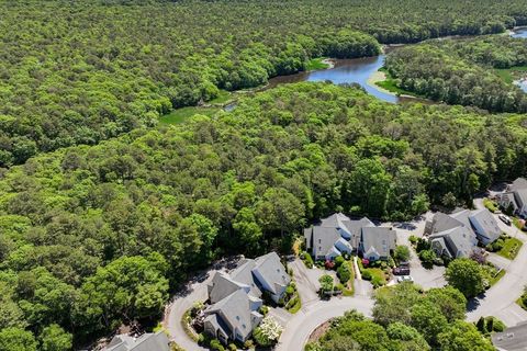 Condominium in Mashpee MA 62 Gold Leaf Ln 2.jpg