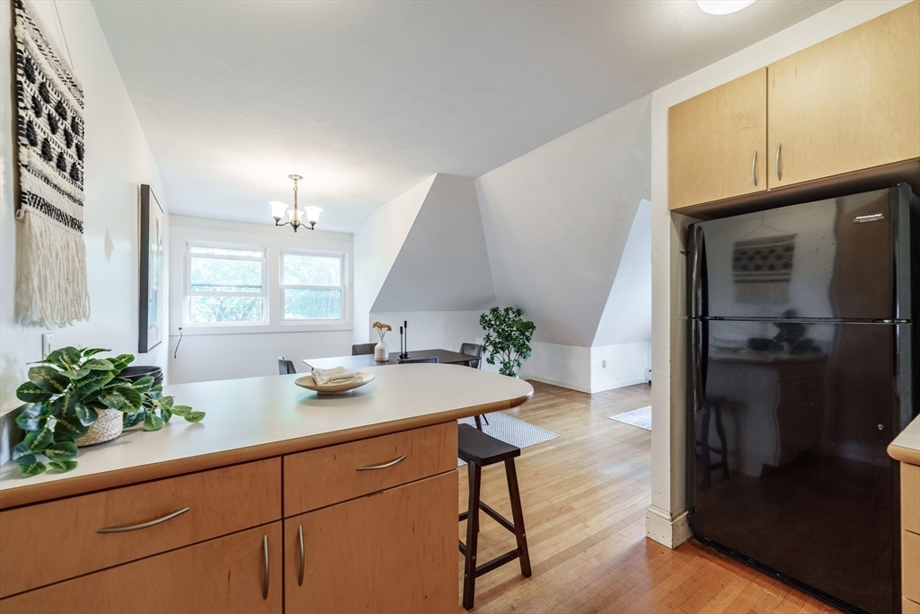 61 Crescent St 6