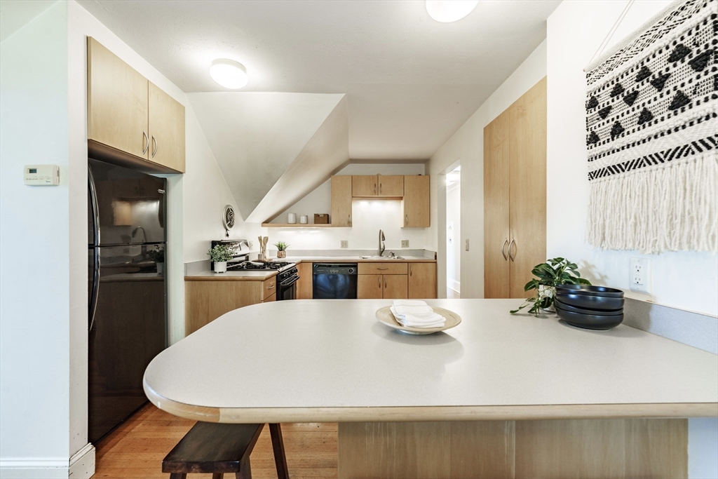 61 Crescent St 6