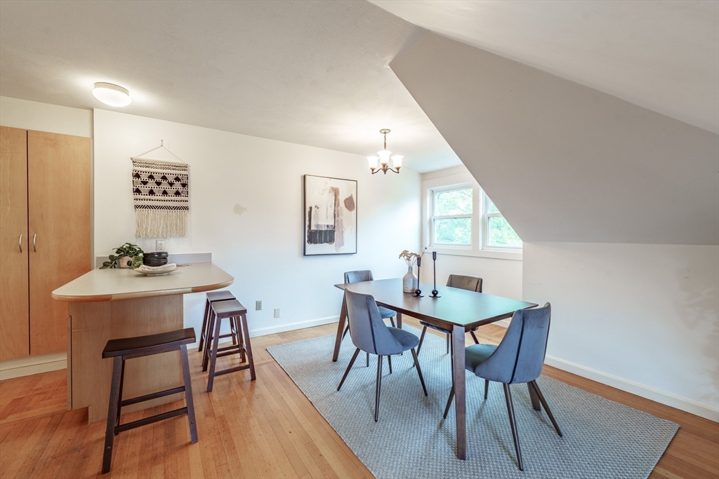 61 Crescent St 6