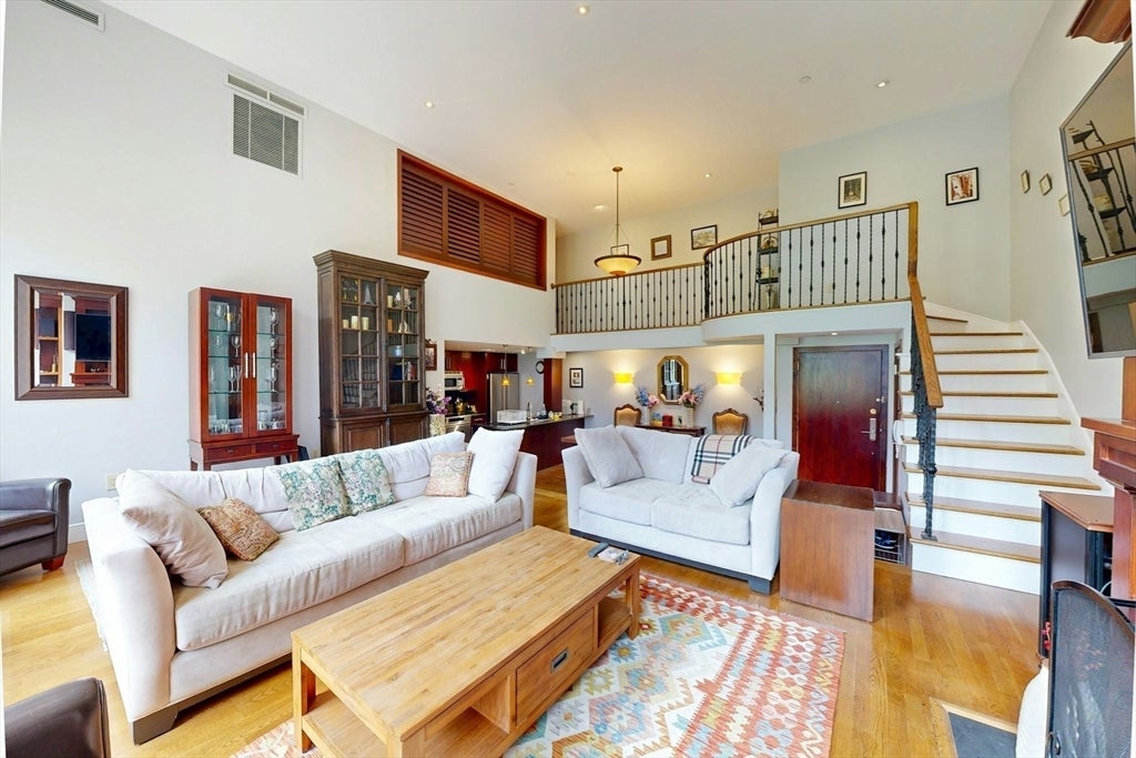 201 Newbury St #204