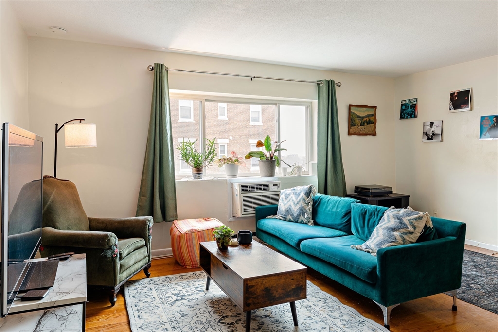 10 Scottfield Rd 34