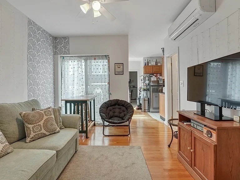172 Salem St 4