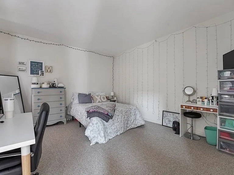 172 Salem St 4