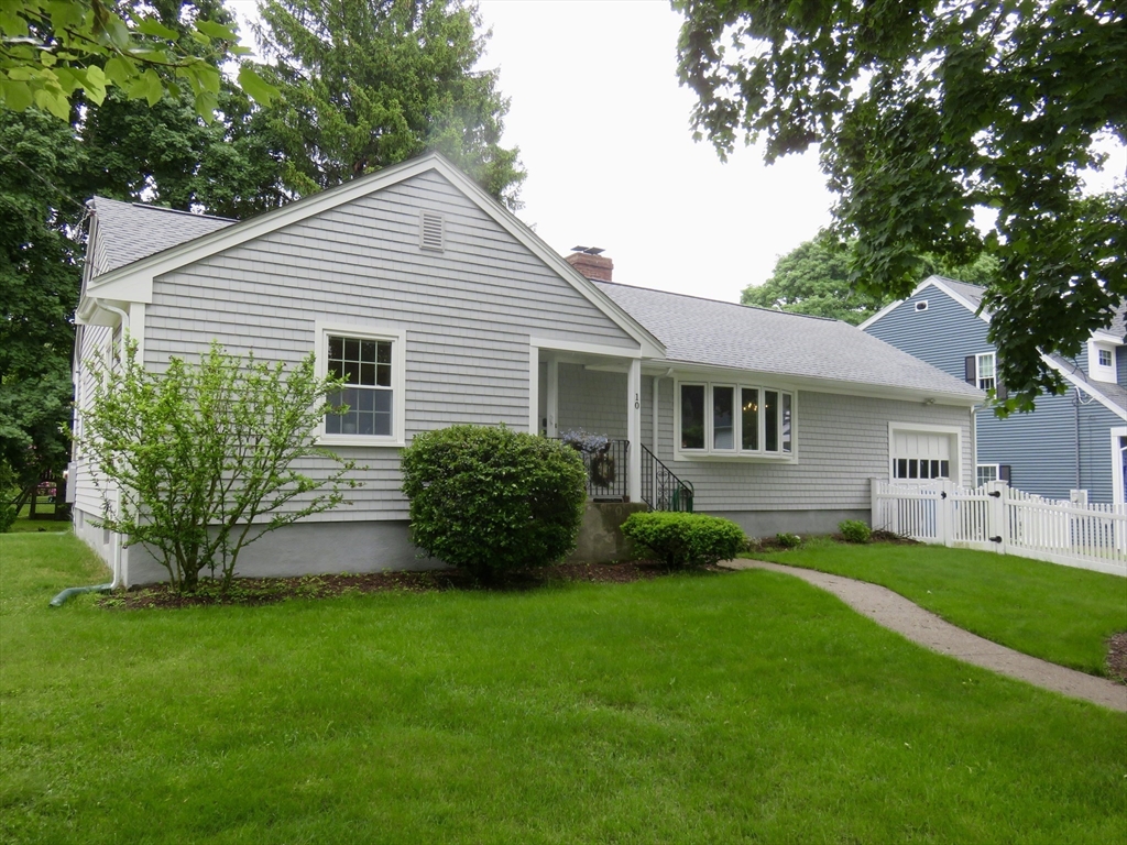 Click for 10 Samoset Lane, Waltham, MA slideshow Click for 10 Samoset Lane, Waltham, MA slideshow