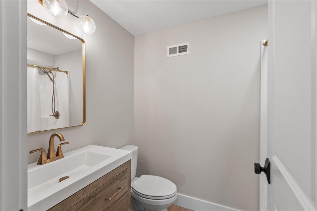 370 Flat Hill Rd, Lunenburg, MA Photo #42