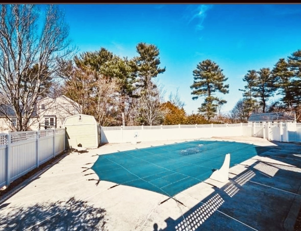 Natick, Massachusetts 01760, United States, 7 Bedrooms Bedrooms, ,4 BathroomsBathrooms,Residential,Active,202945