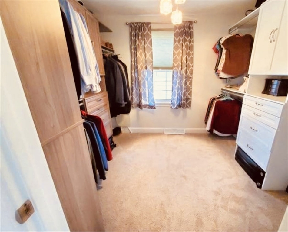 Natick, Massachusetts 01760, United States, 7 Bedrooms Bedrooms, ,4 BathroomsBathrooms,Residential,Active,202945