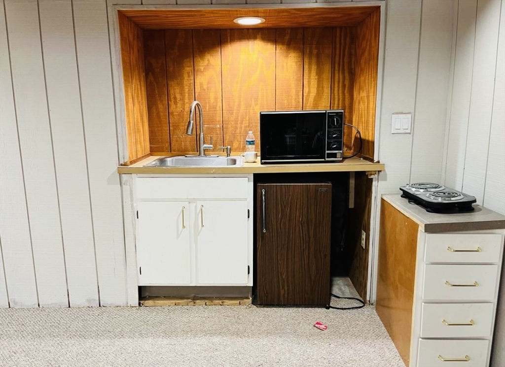 Natick, Massachusetts 01760, United States, 7 Bedrooms Bedrooms, ,4 BathroomsBathrooms,Residential,Active,202945