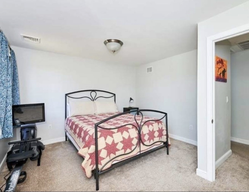 Natick, Massachusetts 01760, United States, 7 Bedrooms Bedrooms, ,4 BathroomsBathrooms,Residential,Active,202945