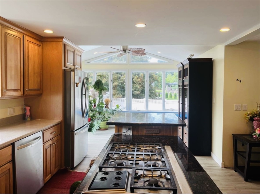 Natick, Massachusetts 01760, United States, 7 Bedrooms Bedrooms, ,4 BathroomsBathrooms,Residential,Active,202945