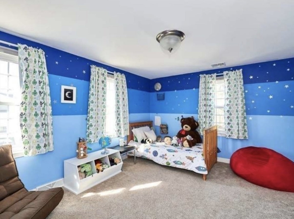 Natick, Massachusetts 01760, United States, 7 Bedrooms Bedrooms, ,4 BathroomsBathrooms,Residential,Active,202945