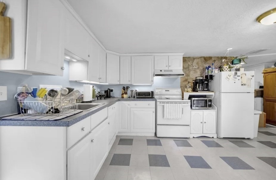 8 Pond St A