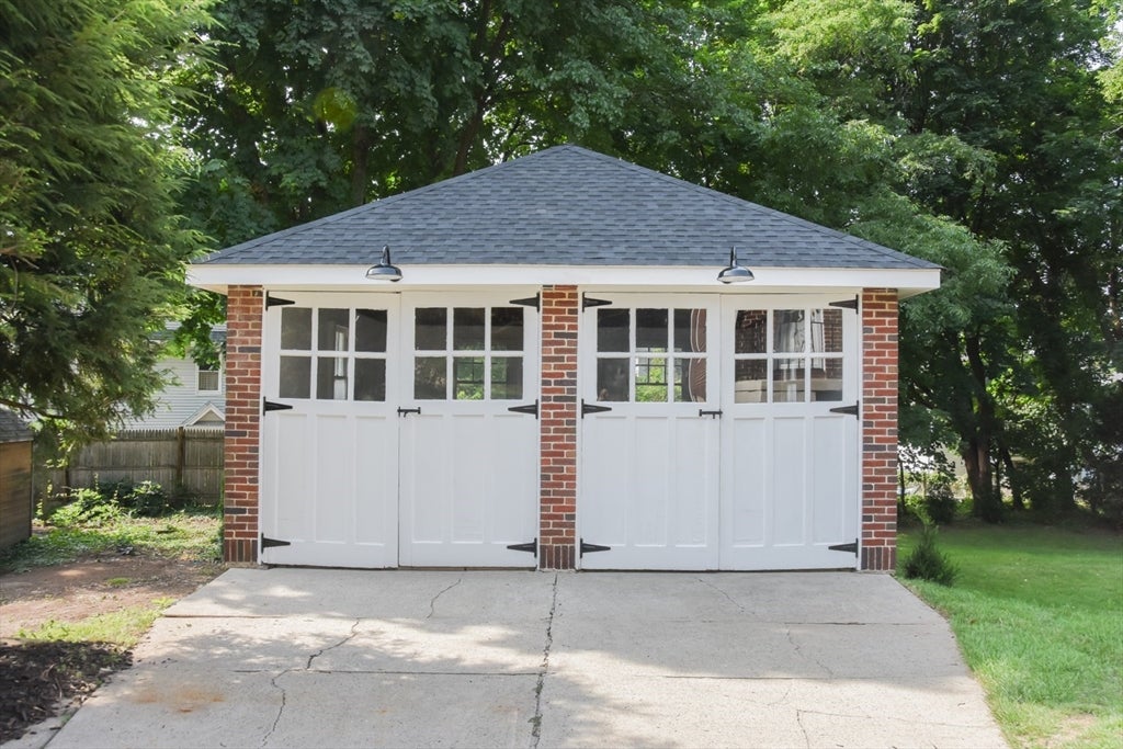 19 Stoneleigh Rd
