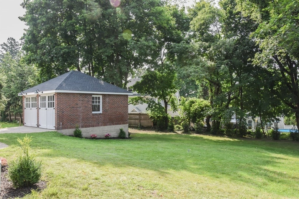 19 Stoneleigh Rd