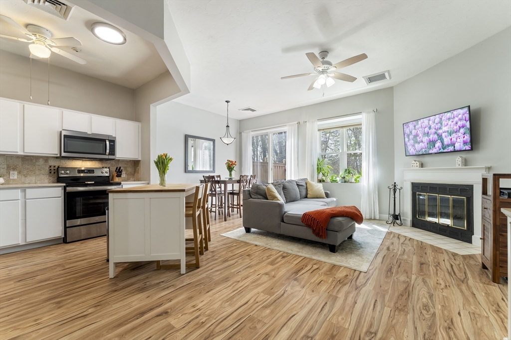 18 Thayer Pond Dr 4