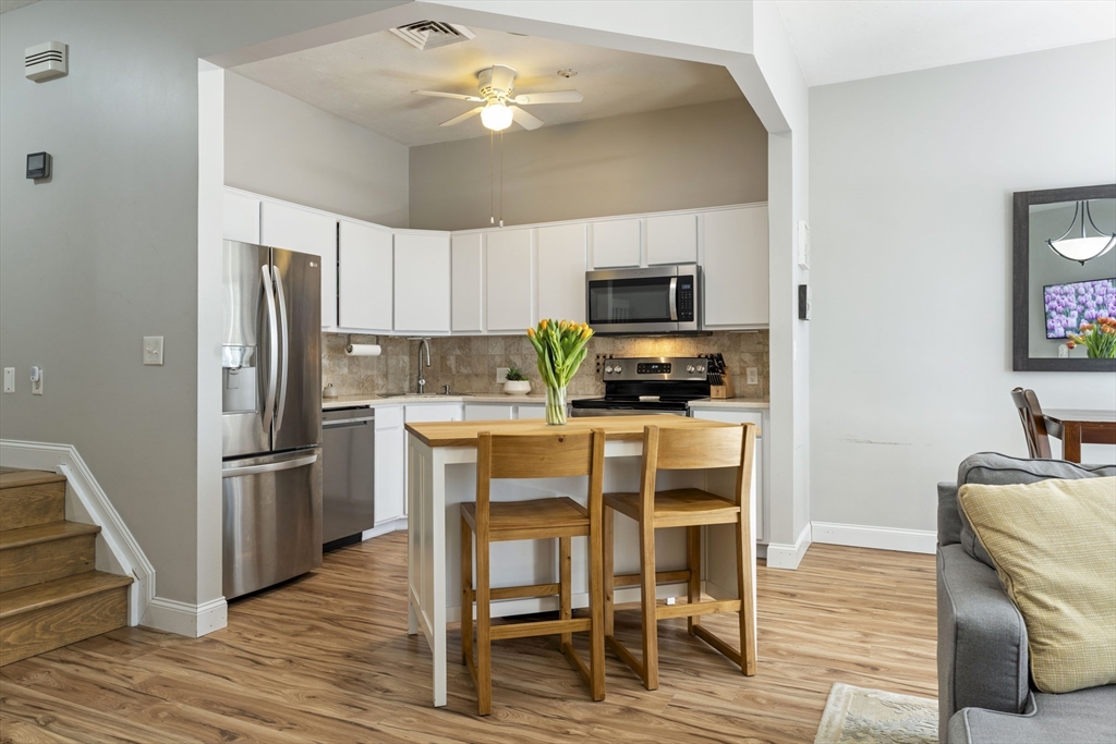 18 Thayer Pond Dr 4