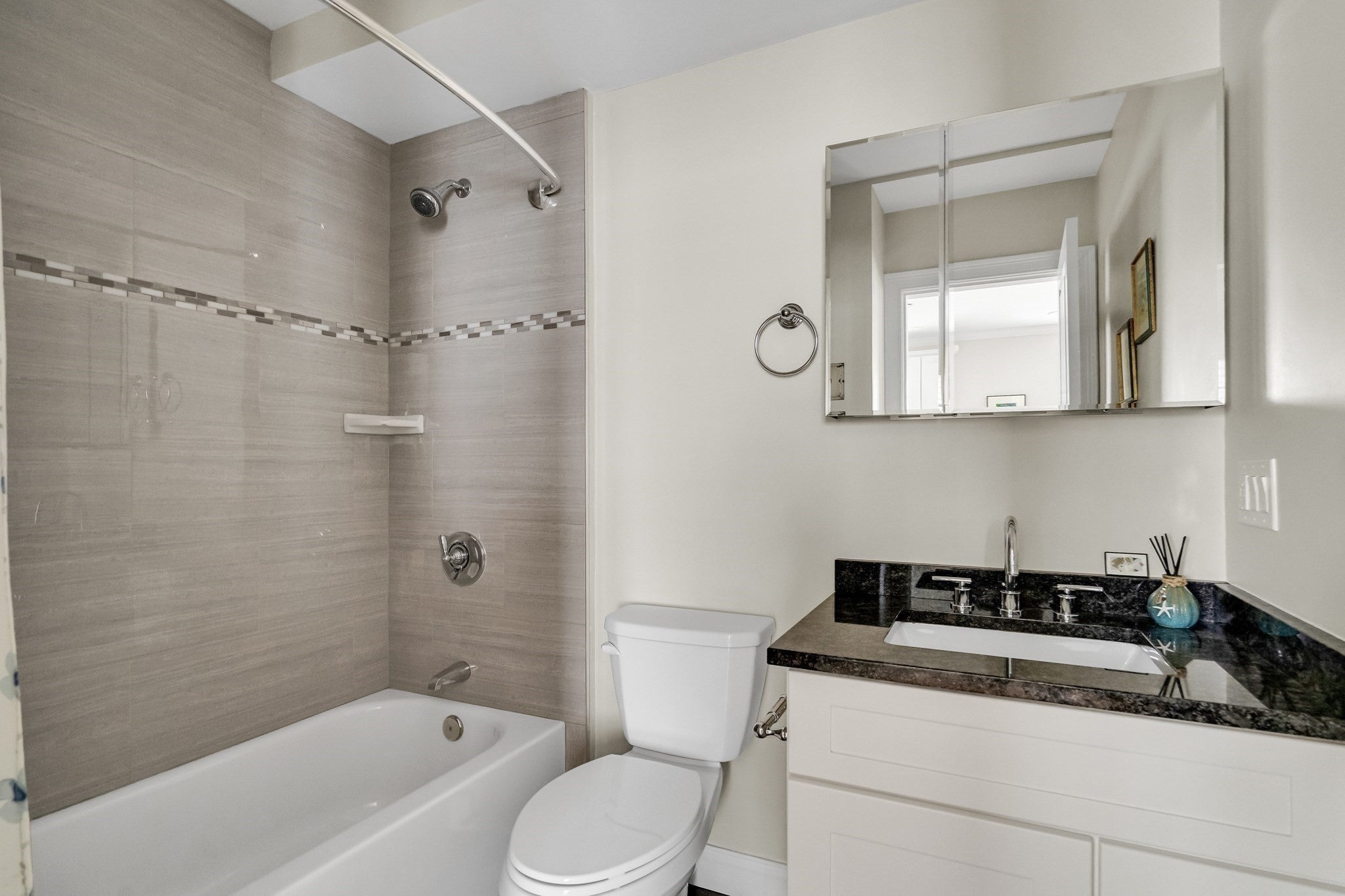 33 Clyde St #1, Somerville, MA Photo #18