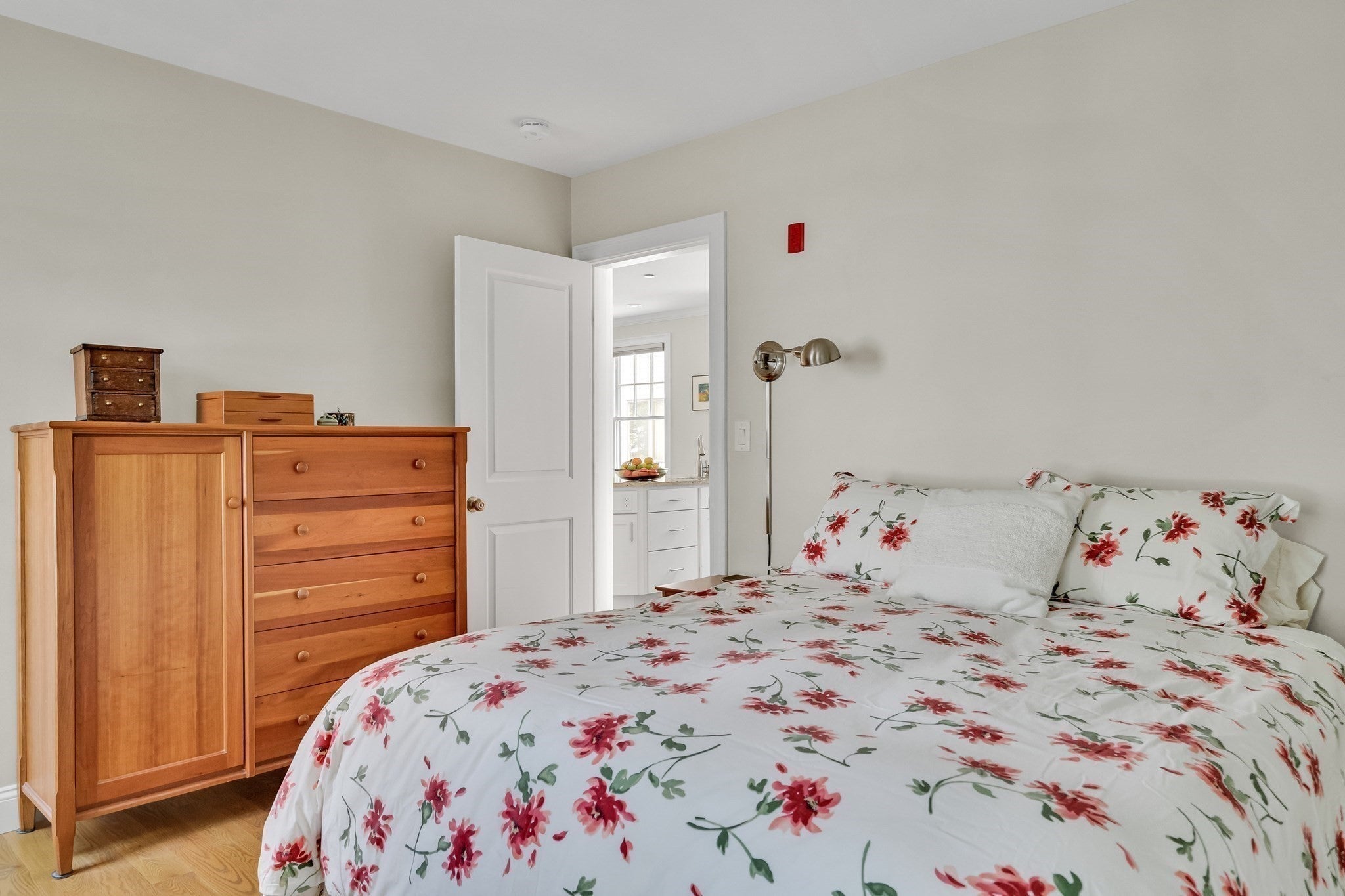 33 Clyde St #1, Somerville, MA Photo #12