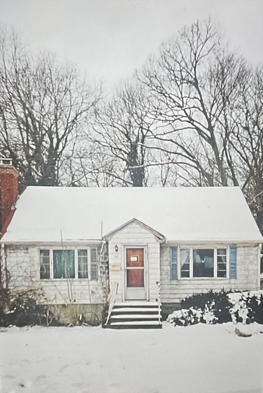 Melrose, Massachusetts 02176, United States, 3 Bedrooms Bedrooms, ,2 BathroomsBathrooms,Residential,Pending,5749