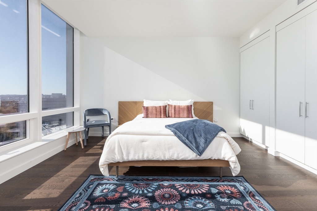 430 Stuart Street 1606