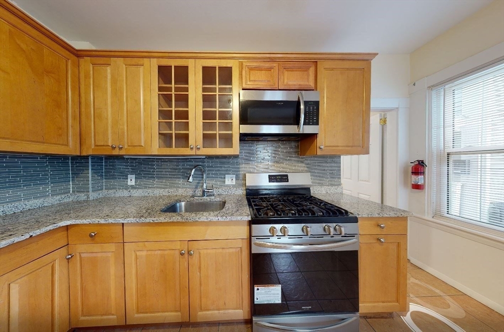 Click for 31 Plymouth Street #1, Boston, MA slideshow Click for 31 Plymouth Street #1, Boston, MA slideshow
