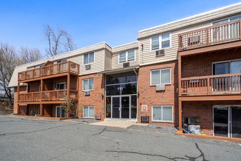 Photo of 110 Boston Post Rd #4, Marlborough, MA 01752 (MLS # 73455285)
