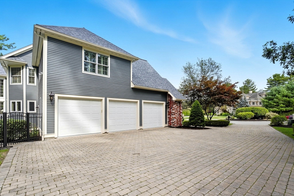 3 Warren Dr