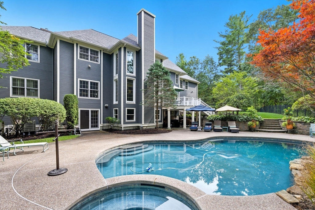 3 Warren Dr