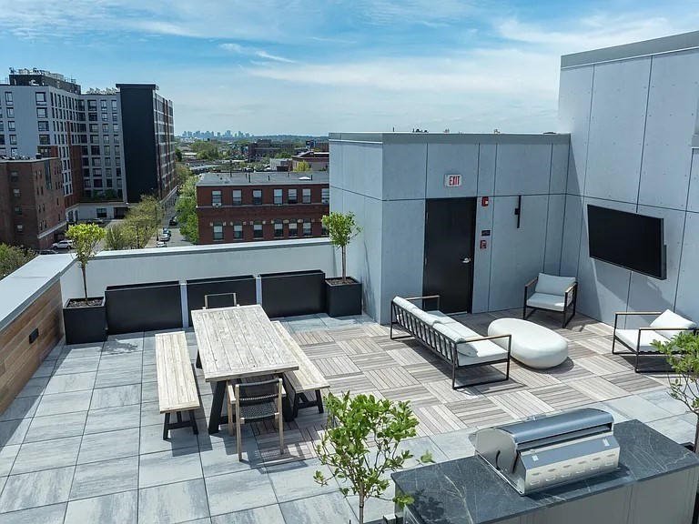 87 Oxford Street 406