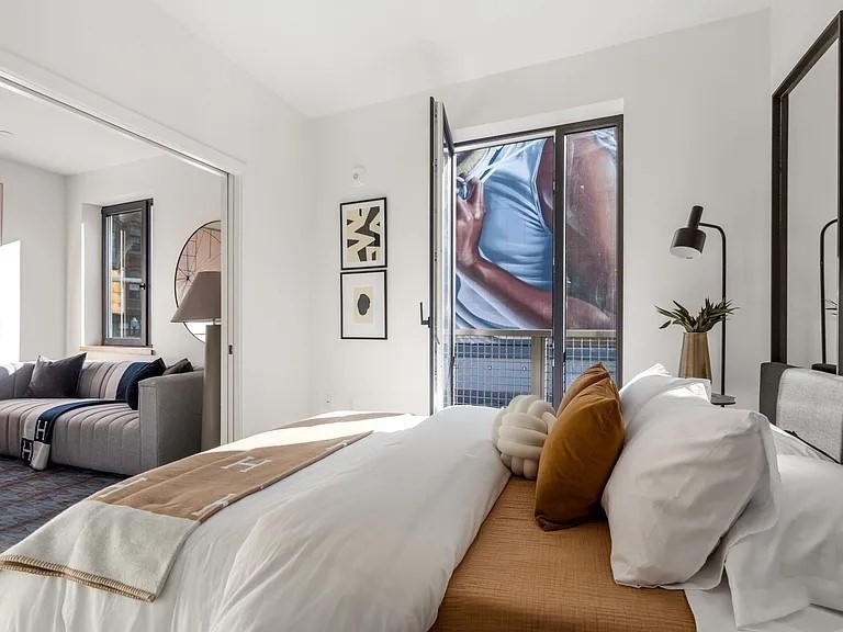 87 Oxford Street 406