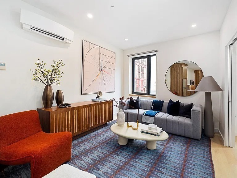 87 Oxford Street 406