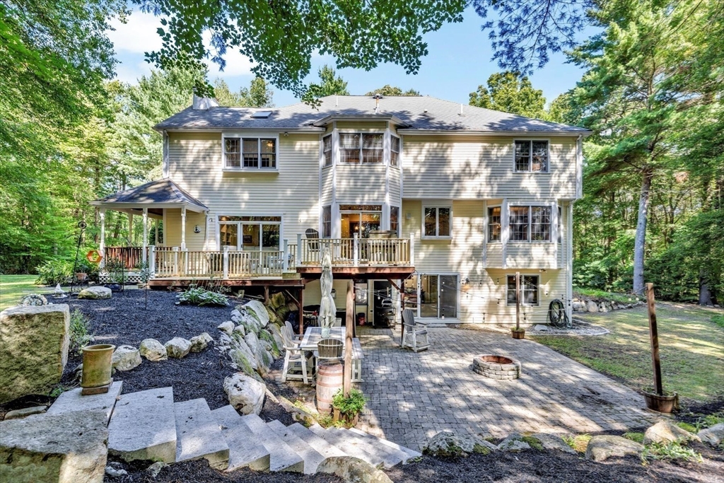 Pembroke, Massachusetts 02359, United States, 4 Bedrooms Bedrooms, ,4 BathroomsBathrooms,Residential,Active,203112