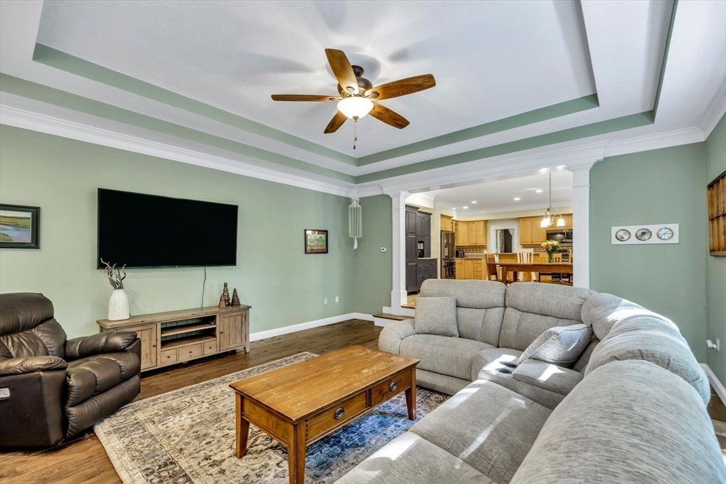 Pembroke, Massachusetts 02359, United States, 4 Bedrooms Bedrooms, ,4 BathroomsBathrooms,Residential,Active,203112