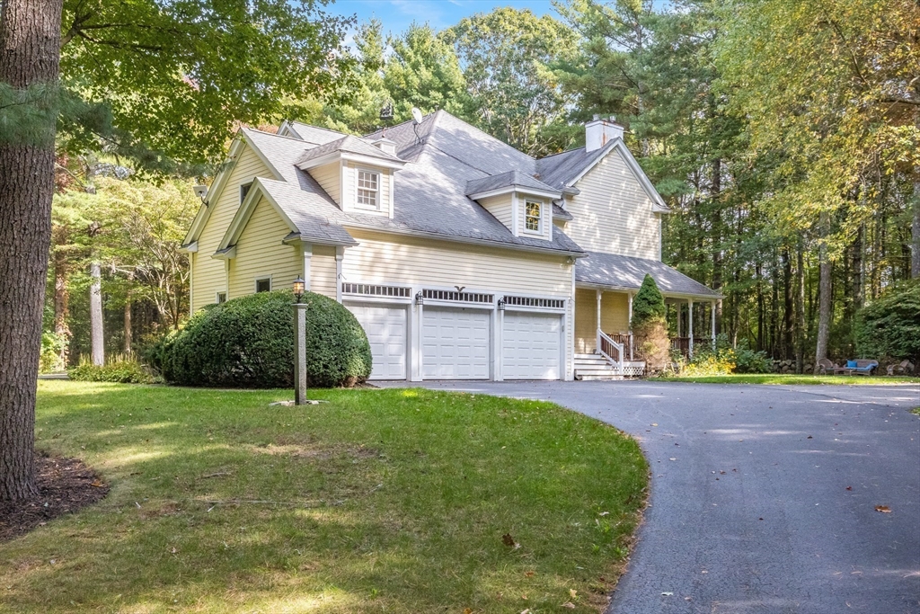 Pembroke, Massachusetts 02359, United States, 4 Bedrooms Bedrooms, ,4 BathroomsBathrooms,Residential,Active,203112