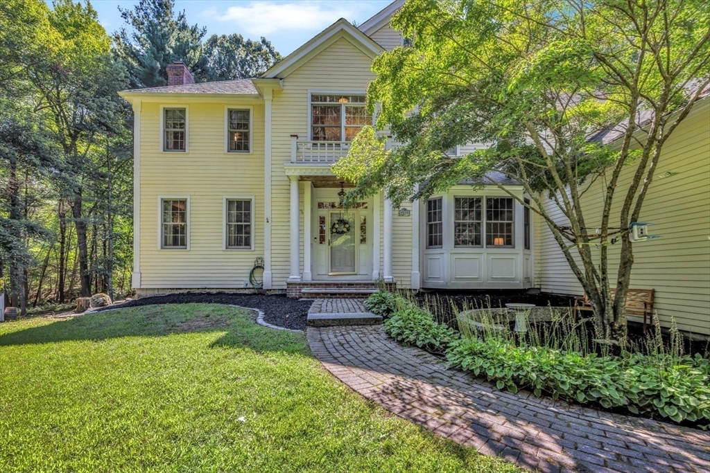 Pembroke, Massachusetts 02359, United States, 4 Bedrooms Bedrooms, ,4 BathroomsBathrooms,Residential,Active,203112