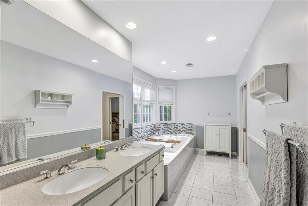 Pembroke, Massachusetts 02359, United States, 4 Bedrooms Bedrooms, ,4 BathroomsBathrooms,Residential,Active,203112