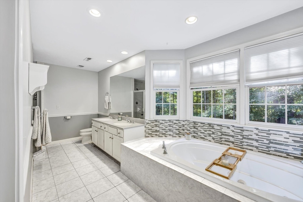 Pembroke, Massachusetts 02359, United States, 4 Bedrooms Bedrooms, ,4 BathroomsBathrooms,Residential,Active,203112